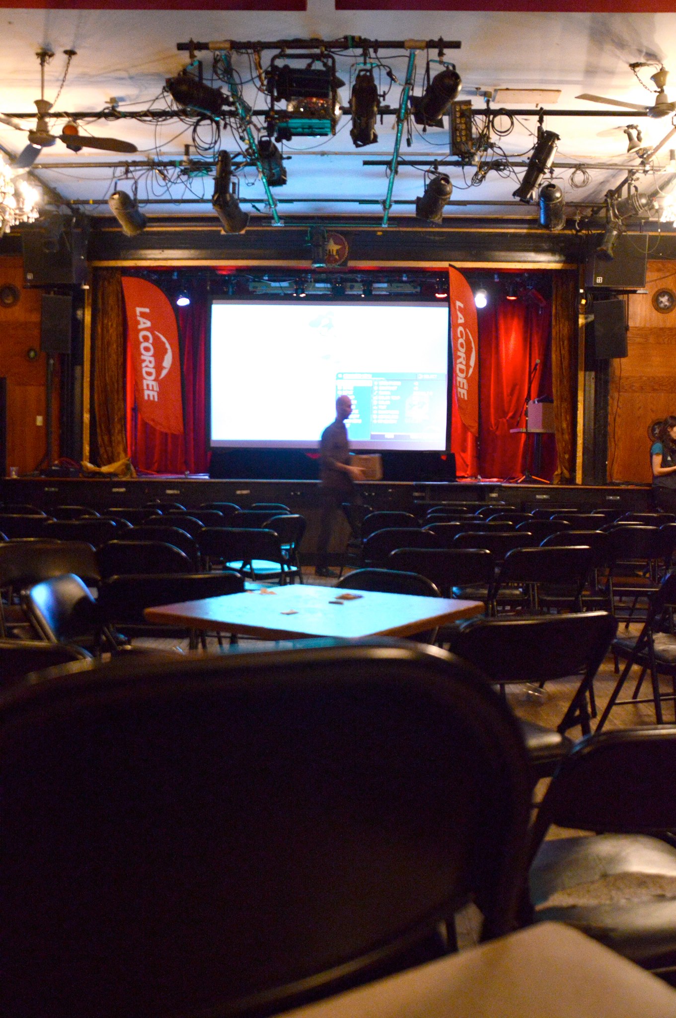 Salle vide avant que cela se remplisse