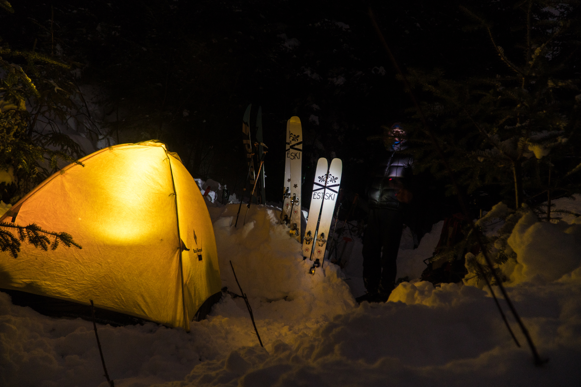 Camp dans la nuit