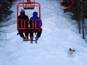 Un lever et un coucher de soleil pour un pied de neige