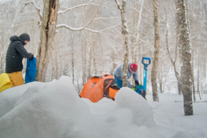 Comment préparer un camp de base (Camping d’hiver 101)